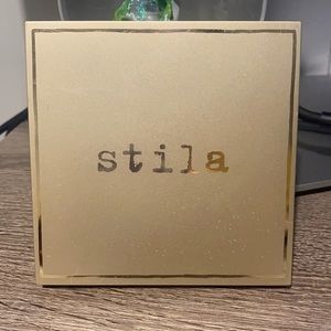 Stilla Eyeshadow Pallet 👀